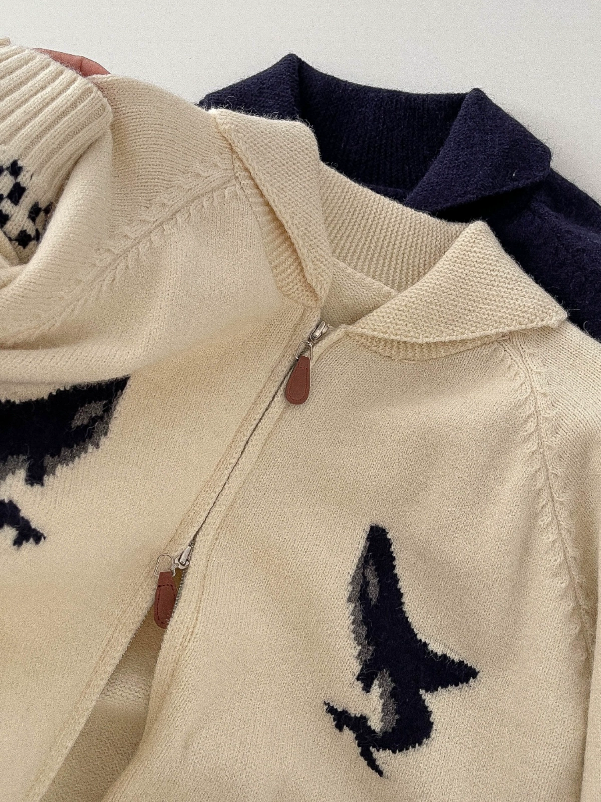 2024新款休闲复古宽松小海豚提花针织开衫女秋冬拉链毛衣外套女