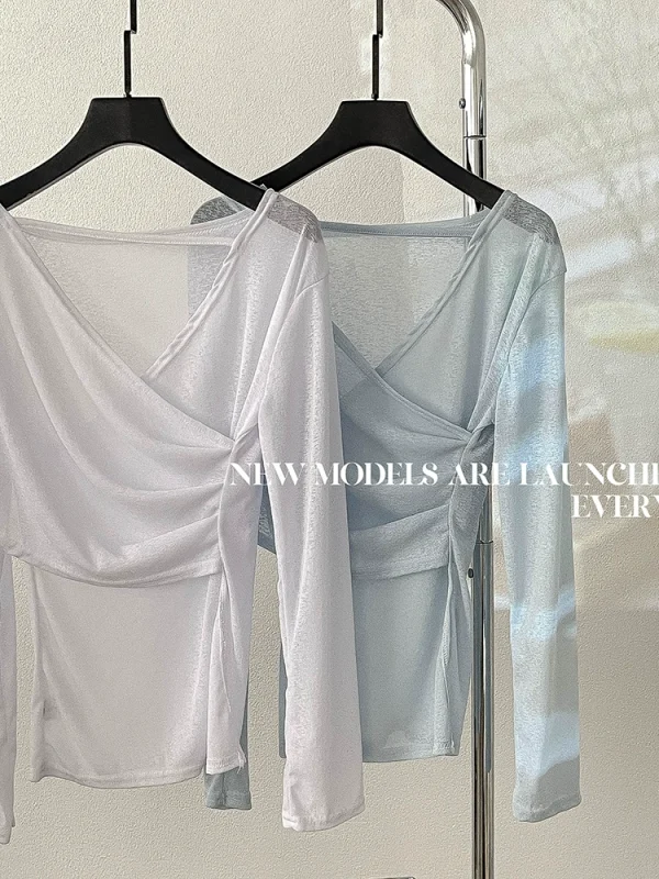 【现货】气质纯色V领长袖防晒T恤新款女装百搭套头修身透视上衣潮