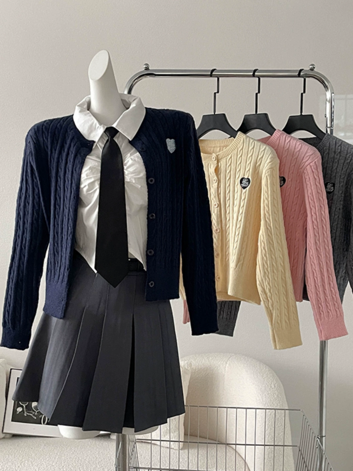 时尚纯色螺纹字母心形刺绣毛衣2024秋季新款韩版女装百搭针织开衫 - Image 3