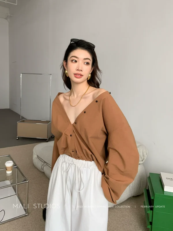 MALI|INS北欧及简风_解构设计造型感廓形双V领衬衫