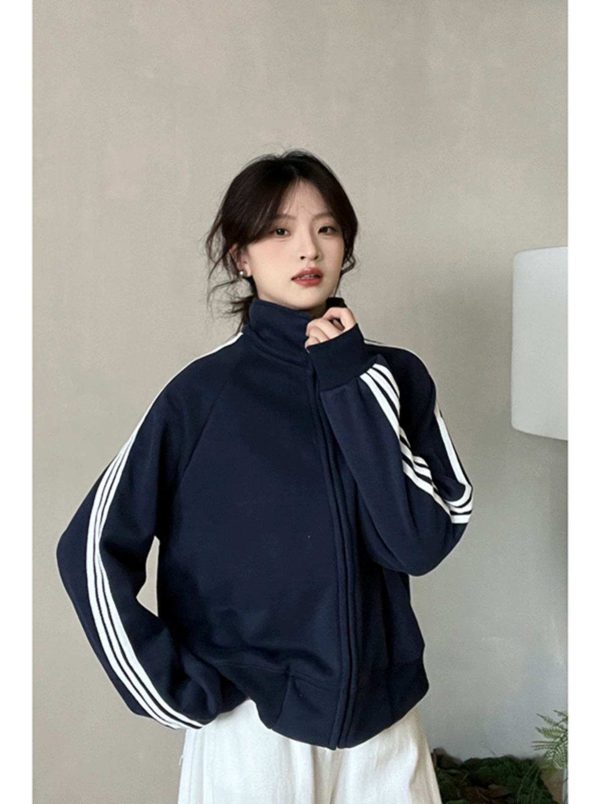 立领拉链条纹运动风加绒外套2024秋季新款韩版女宽松显瘦百搭上衣 - Image 2