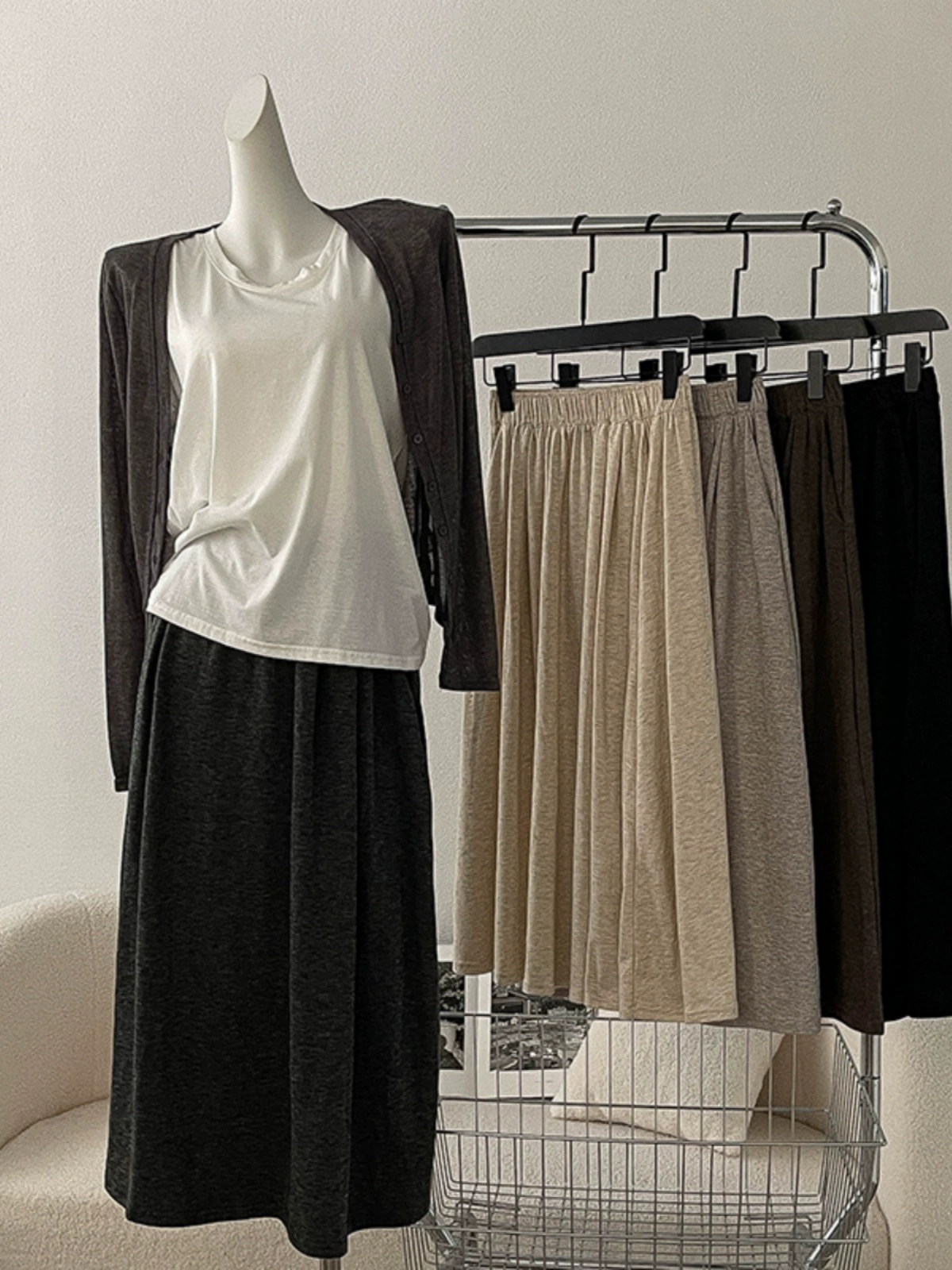 休闲百搭纯色松紧腰半身裙2024秋季新款韩版女装宽松百搭A字长裙