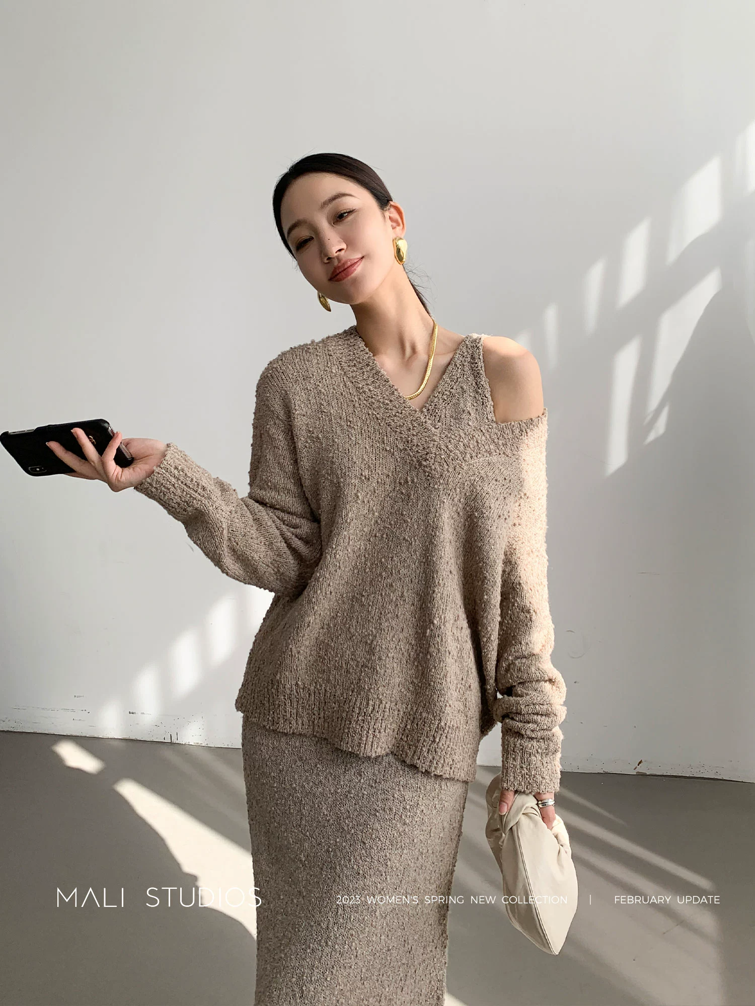 MALI|豆豆纱懒人套装_宽松V领套头毛衣+背心连衣裙两件套 - Image 3