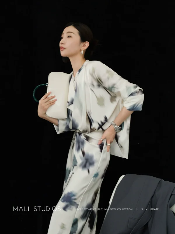 MALI INS慵懒随性｜仿醋酸水墨印花缎面荡领衬衫扭结半裙
