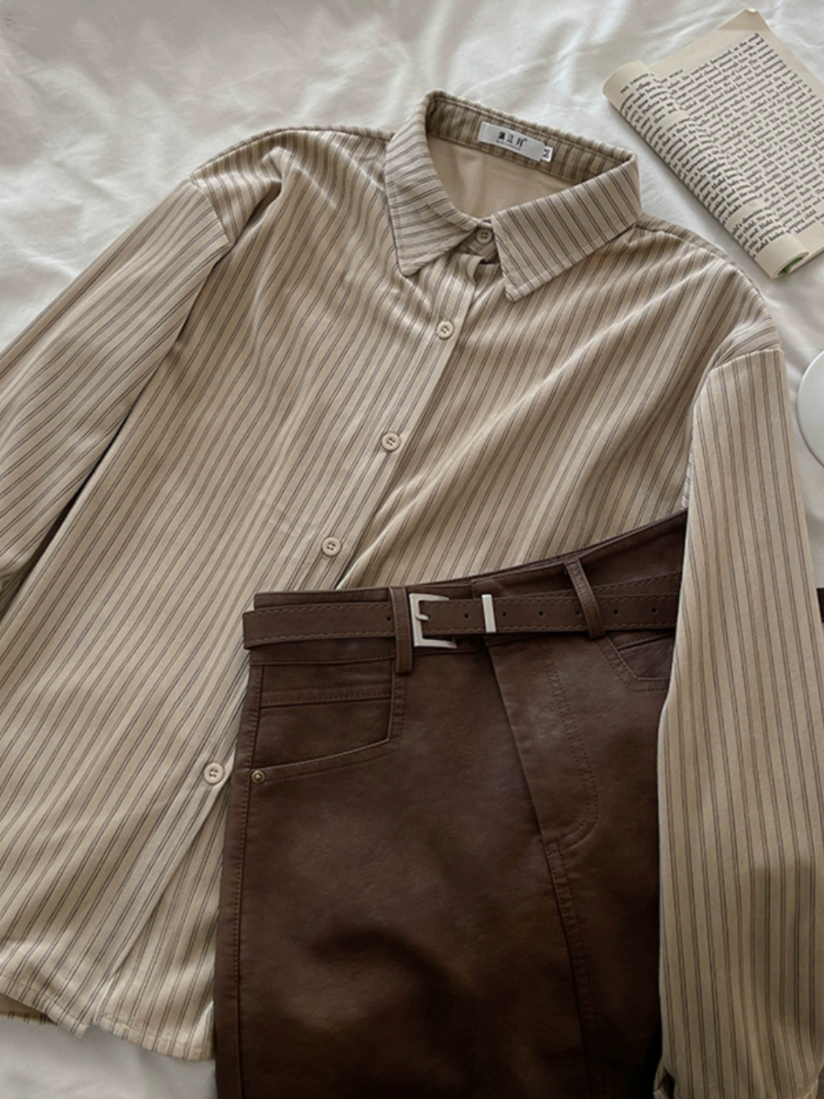 2024秋新款长袖条纹咖色衬衫女时尚休闲设计感小众单排扣盐系上衣 - Image 2