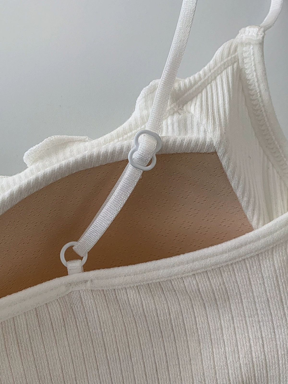 甜辣木耳边背心小吊带2024夏季新款女装短款修身无袖上衣带胸垫潮 - Image 3