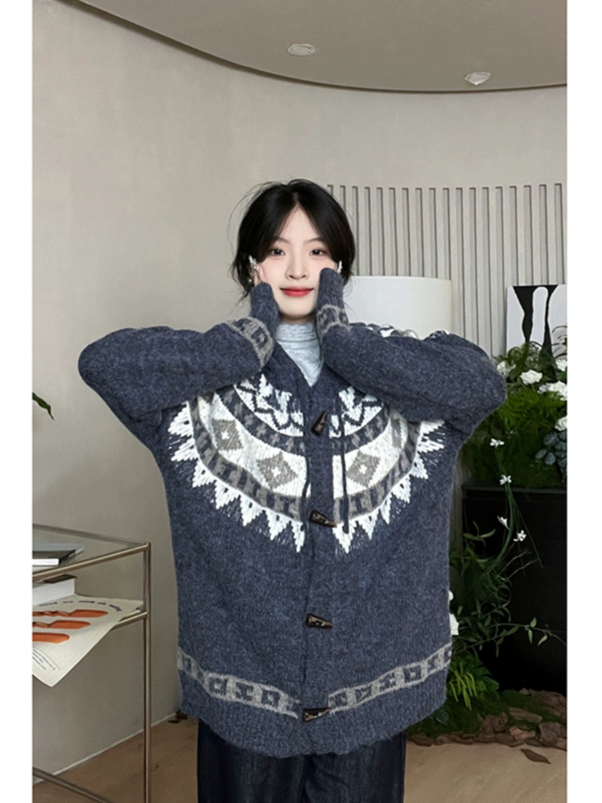 洋气小众撞色复古羊角扣连帽针织衫2024秋季新款韩版女装开衫上衣