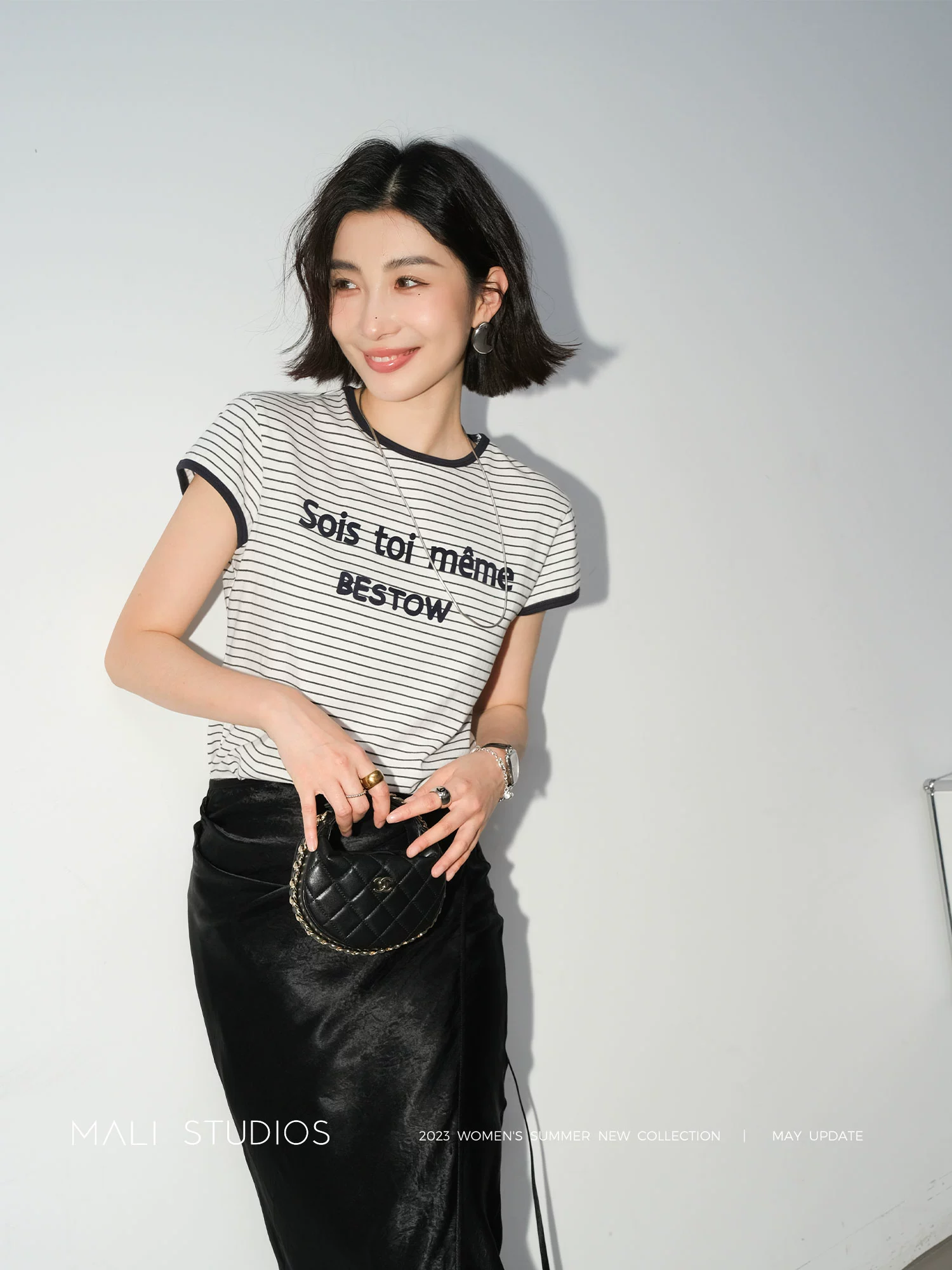 MALI|新疆棉植绒印花_时髦撞色边字母条纹短袖T恤 - Image 2