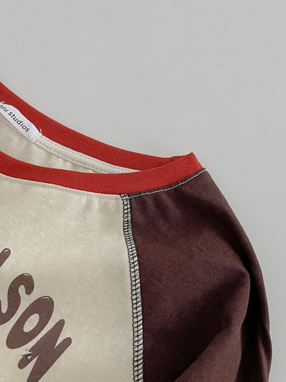 圆领撞色卡通印花T恤2024秋季新款女长袖简约套头洋气插肩上衣潮 - Image 4