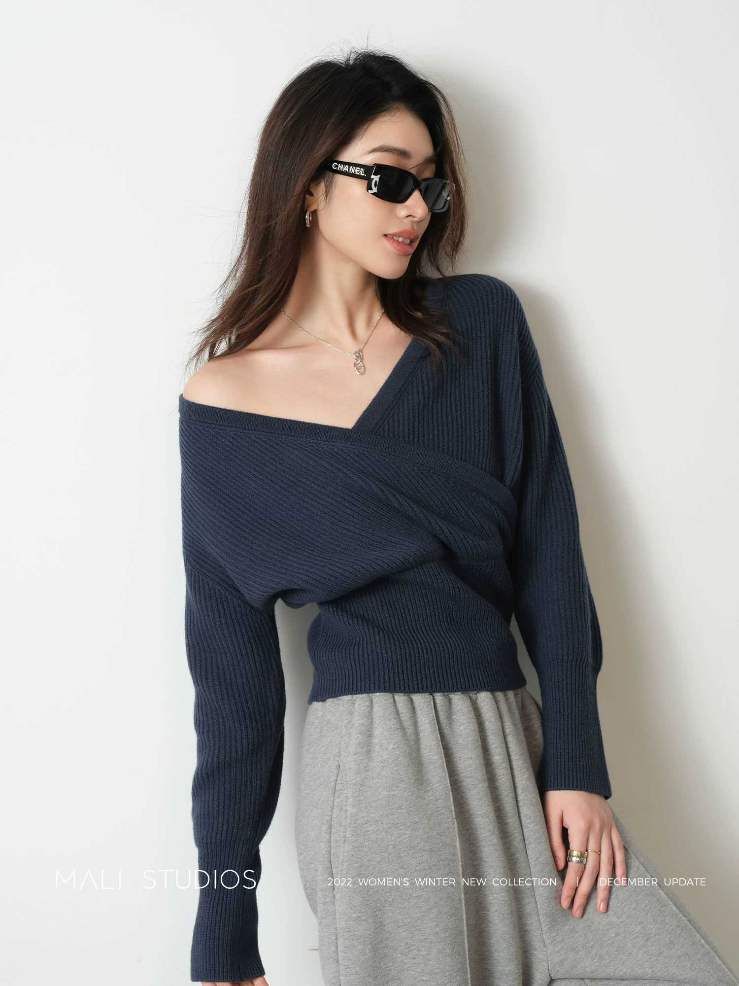 MALI|澳洲18.5um美丽诺羊毛_时髦慵懒叠领收腰显瘦毛衣