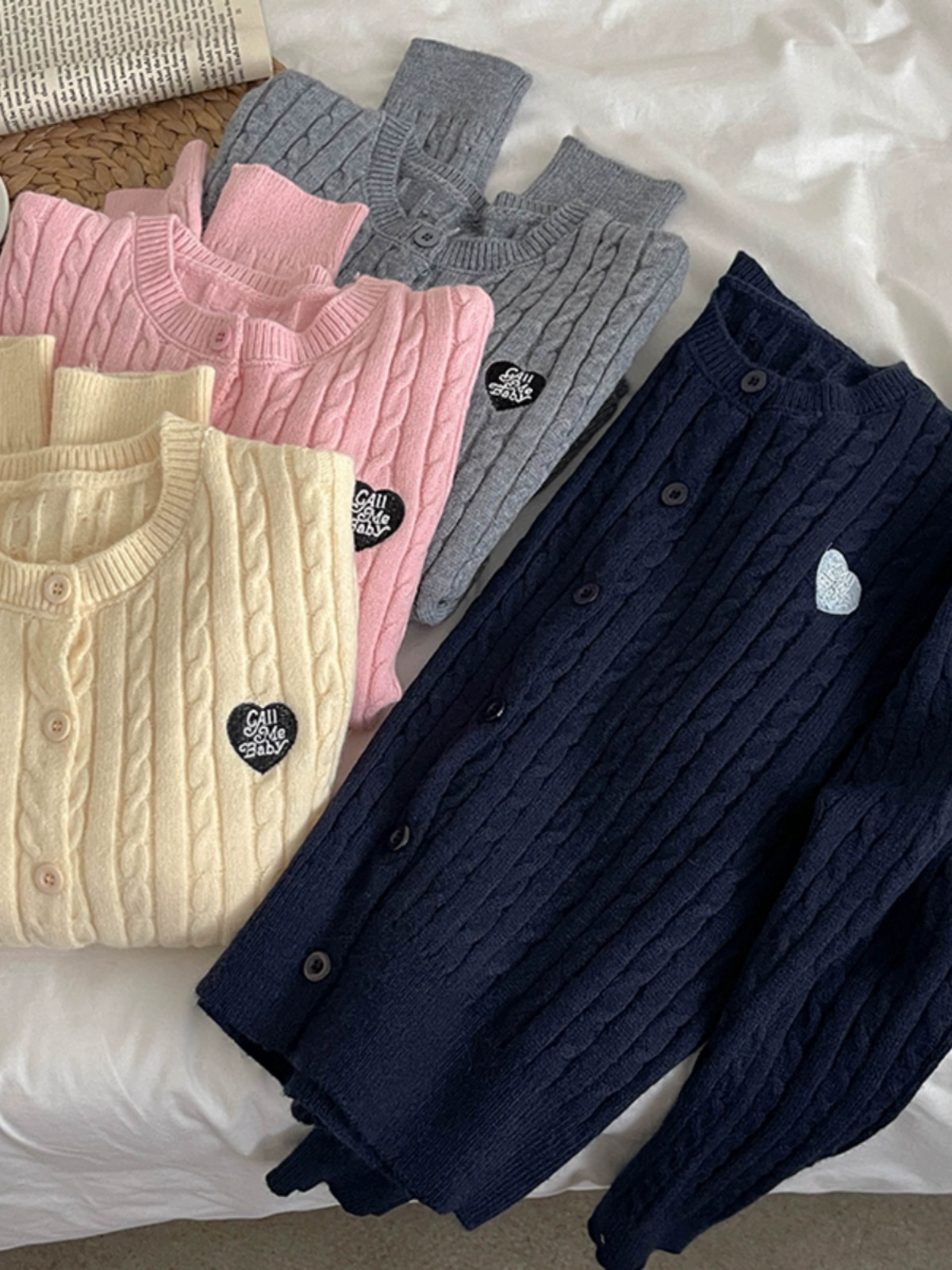 时尚纯色螺纹字母心形刺绣毛衣2024秋季新款韩版女装百搭针织开衫