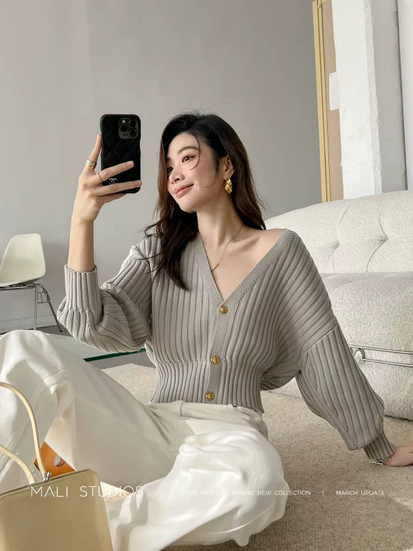 MALI|法式高级感_深V领细腰显瘦坑条纹截短上衣