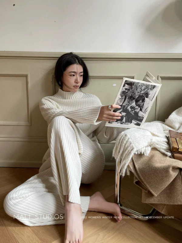 MALI｜INS博主挚爱_廓形半高领上衣/阔腿裤显瘦坑条套装