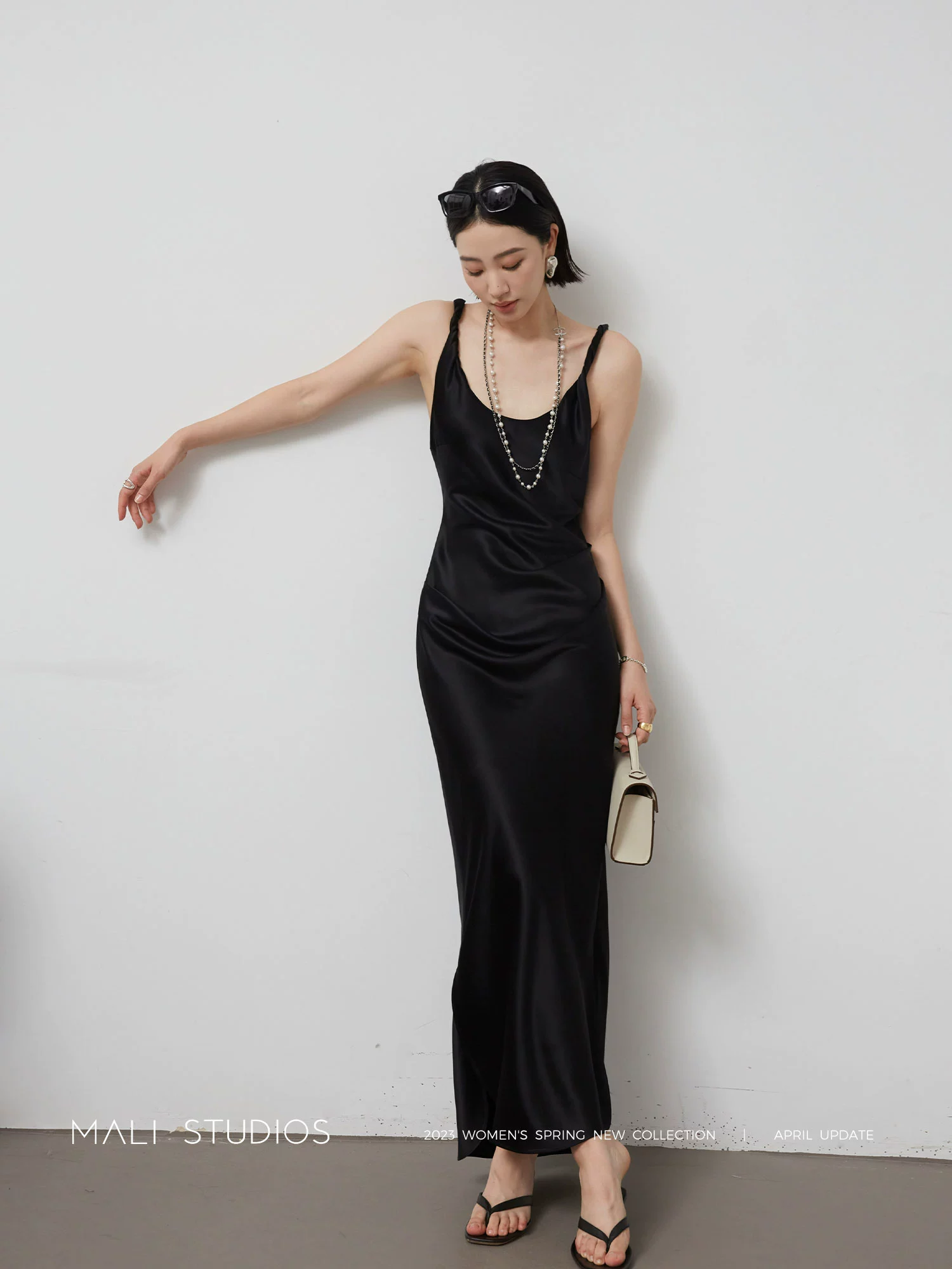 MALI|鎏光感缎面醋酸_立体扭结设计吊带连衣裙 - Image 4