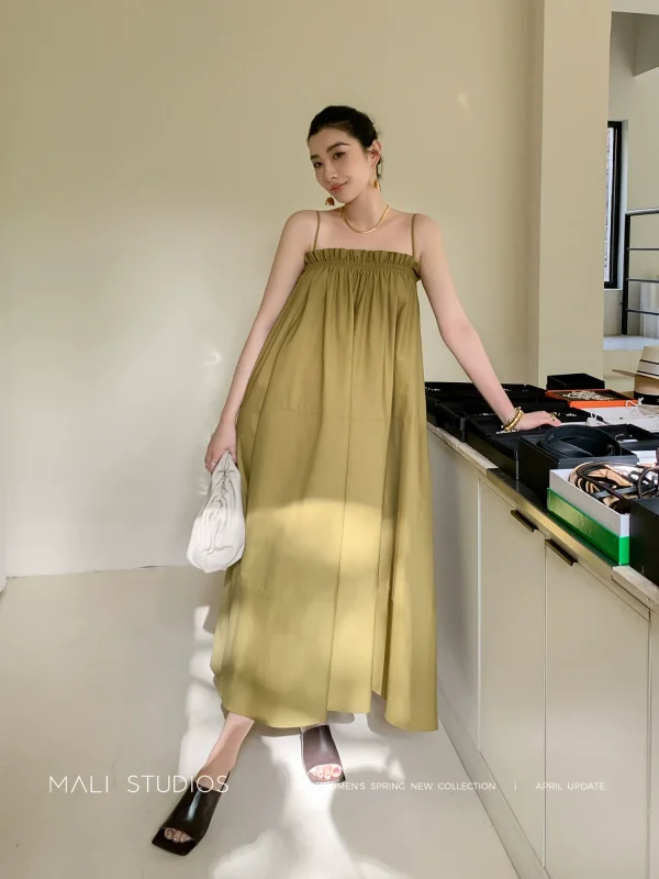 MALI|度假氛围感_夏季褶皱抹胸A字吊带连衣裙