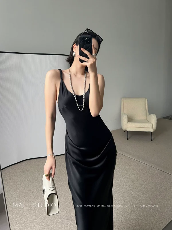 MALI|鎏光感缎面醋酸_立体扭结设计吊带连衣裙