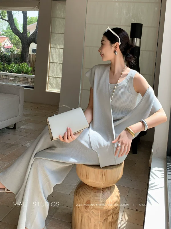 MALI｜及简气质风_纸片人显瘦针织造型披肩&背心&长裤三件套