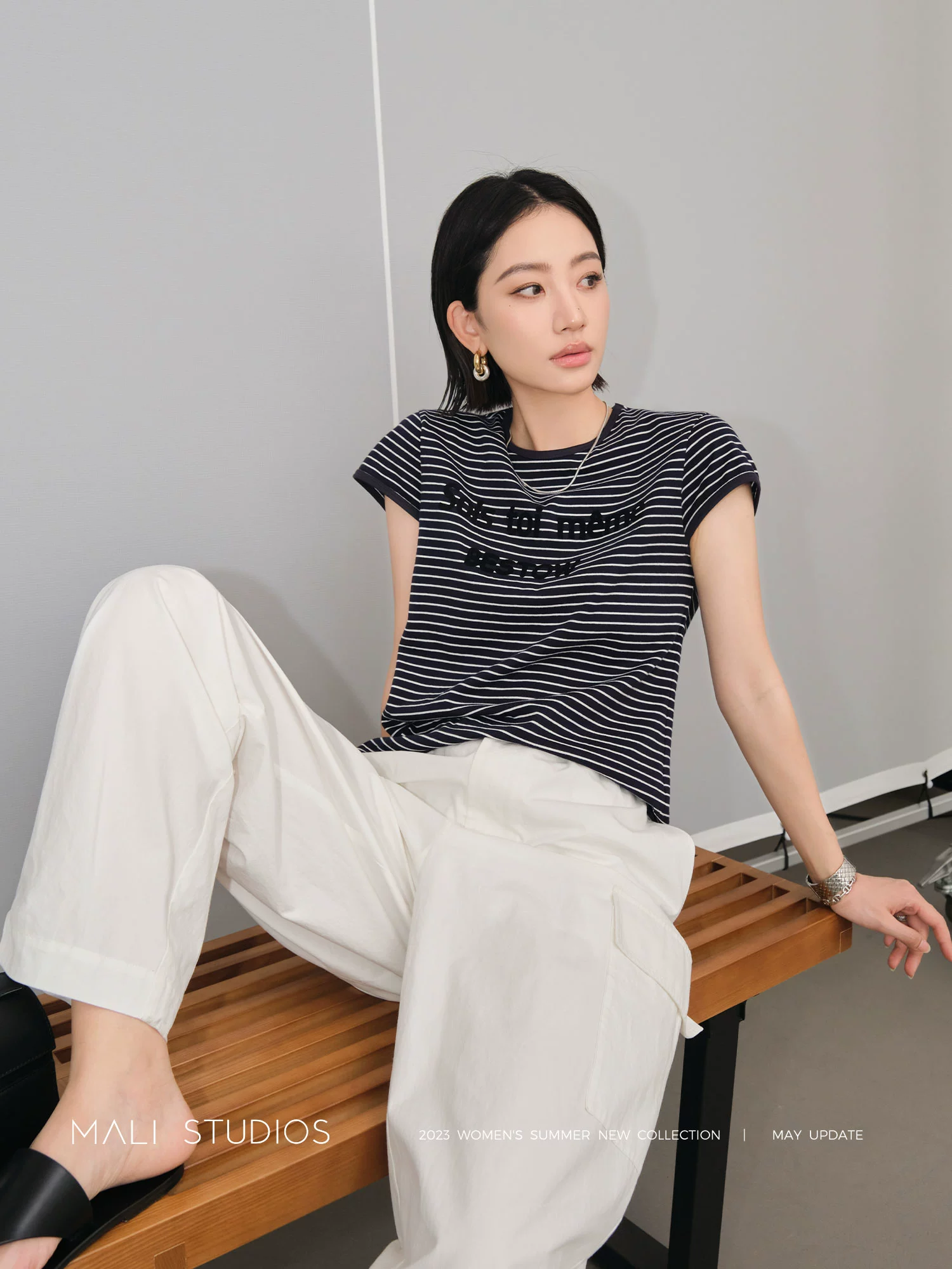 MALI|新疆棉植绒印花_时髦撞色边字母条纹短袖T恤 - Image 3